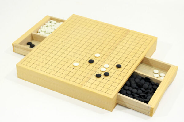 SANKAN-OH 2: A Go set that fits inside the board