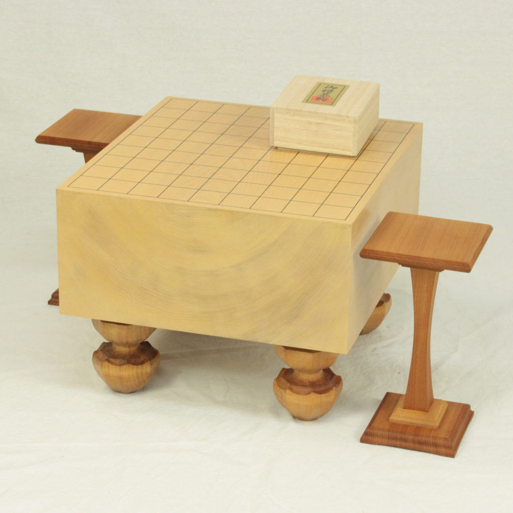 本桂将棋盤40号セット(樺上彫+駒台) 本桂将棋盤40号セット(樺上彫+駒台)
